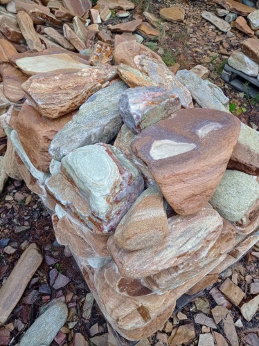 Златолит жёлтый, жёлто-зелёный глыбки и валуны для ланшафтного дизайна купить в Новокузнецке