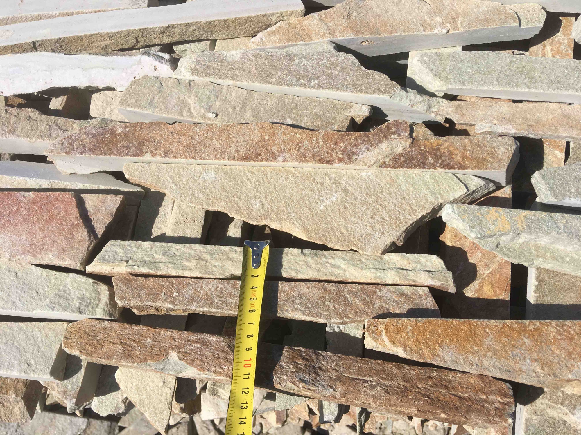 Горбушка златолит золотистый для облицовки купить в Новокузнецке