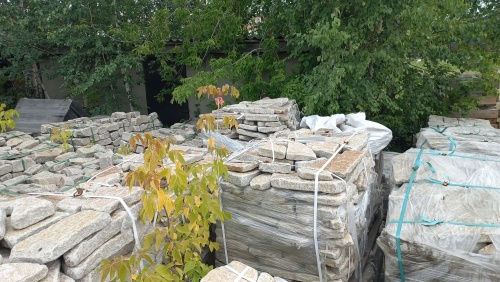 Плитняк галтованный гранитный для ландшафтного дизайна купить в Новокузнецке