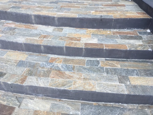 Плитка из Златолита Уральского для лестницы купить в Новокузнецке