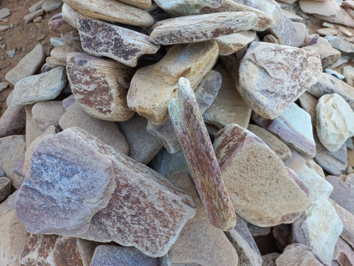 Златолит жёлтый, жёлто-зелёный глыбки и валуны для ланшафтного дизайна купить в Новокузнецке