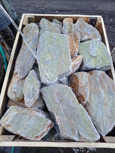 Златолит жёлтый, жёлто-зелёный глыбки и валуны для ланшафтного дизайна купить в Новокузнецке