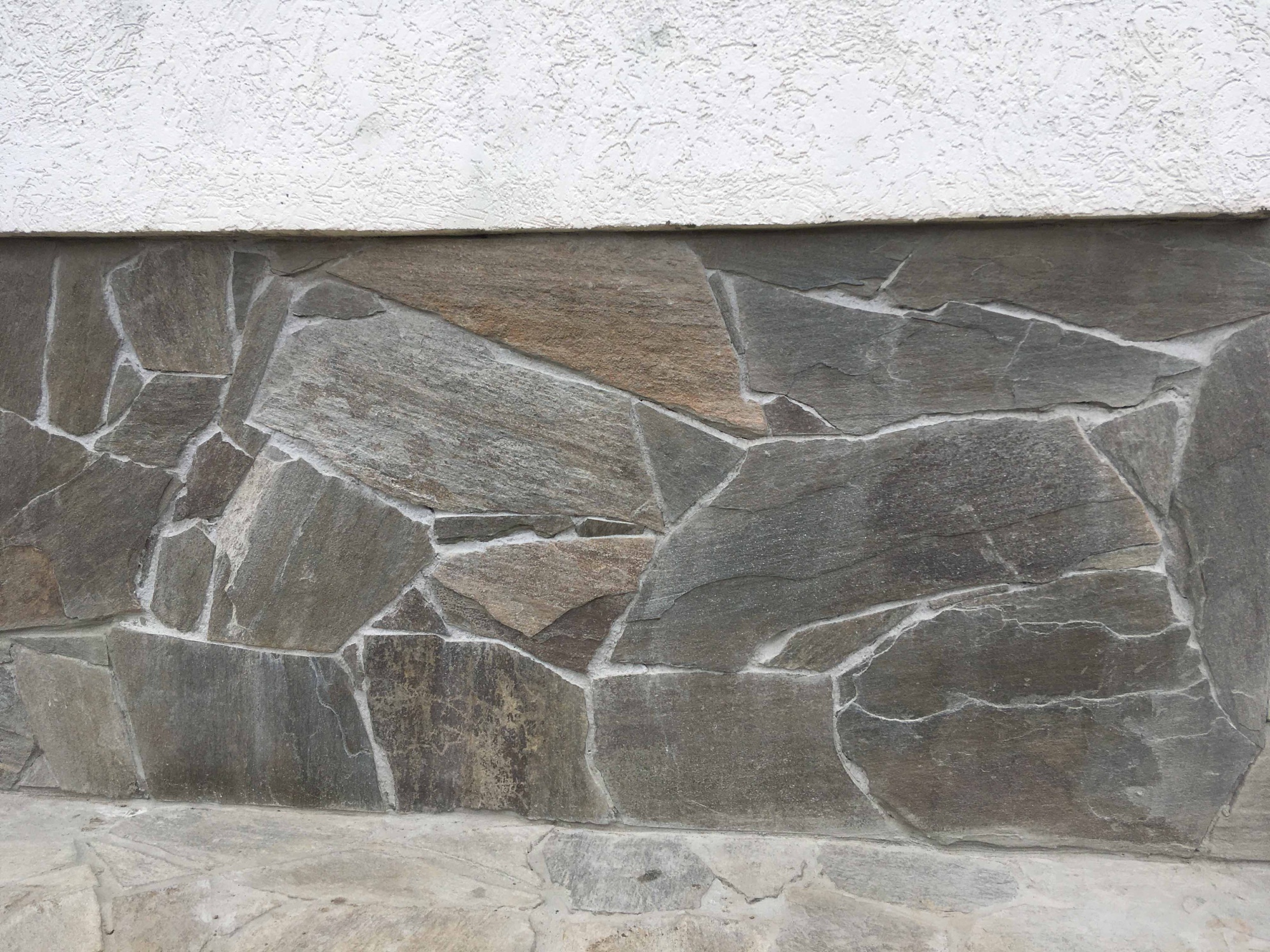 Плитняк златолит Уральский для цоколя, отмостки купить в Новокузнецке