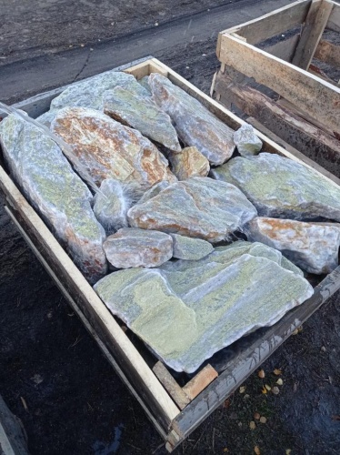 Златолит жёлтый, жёлто-зелёный глыбки и валуны для ланшафтного дизайна купить в Новокузнецке