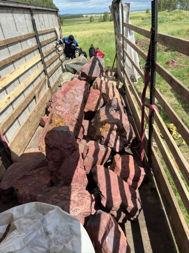 Ландшафтные глыбы красно-фиолетовые 200-1000 килограмм купить в Новокузнецке