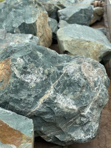 Камни для ландшафтного дизайна зелёные 10-60 килограмм купить в Новокузнецке