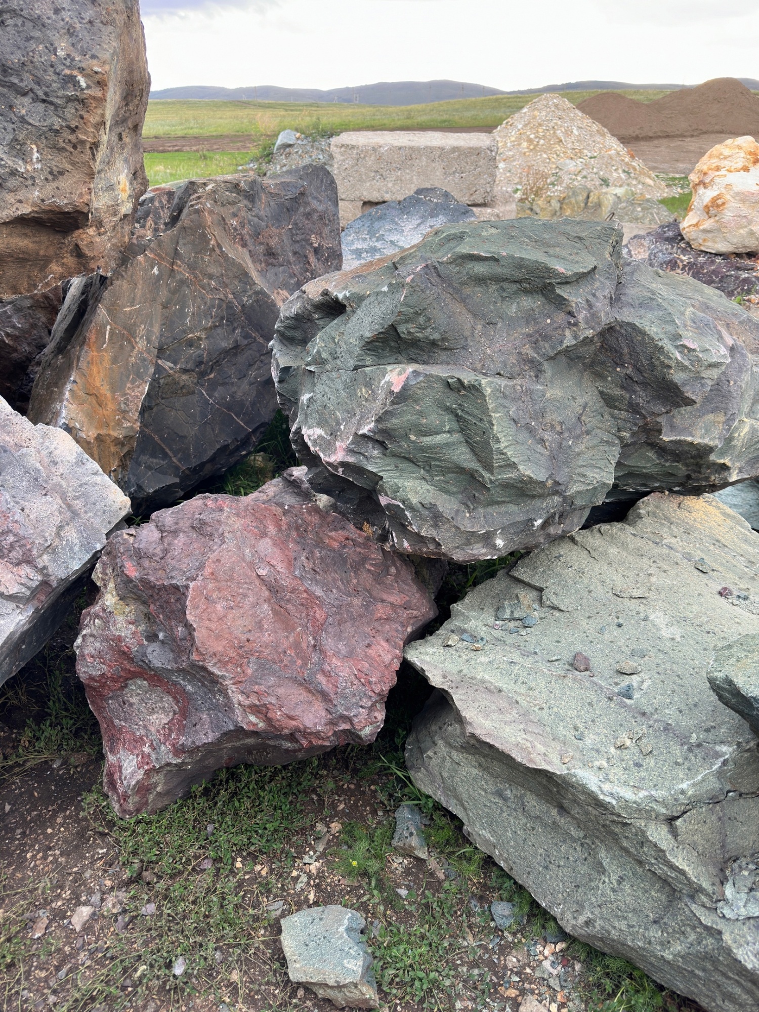 Камни для ландшафтного дизайна зелёные 10-60 килограмм купить в Новокузнецке