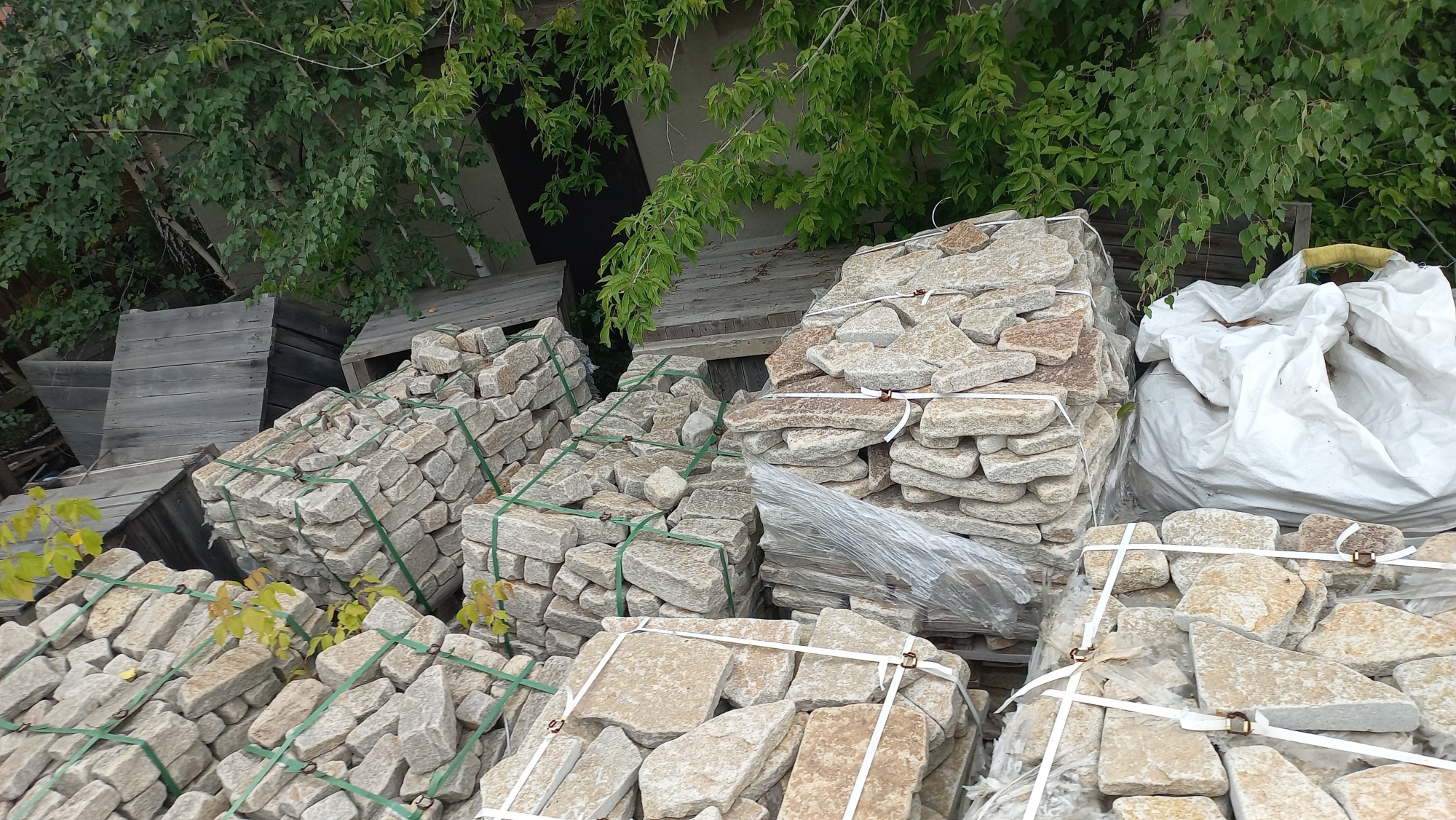 Плитняк гранитный галтованный купить в Новокузнецке