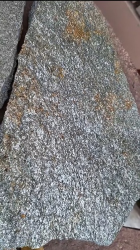 Плитняк златолит серебристый для цоколя, отмостки купить в Новокузнецке