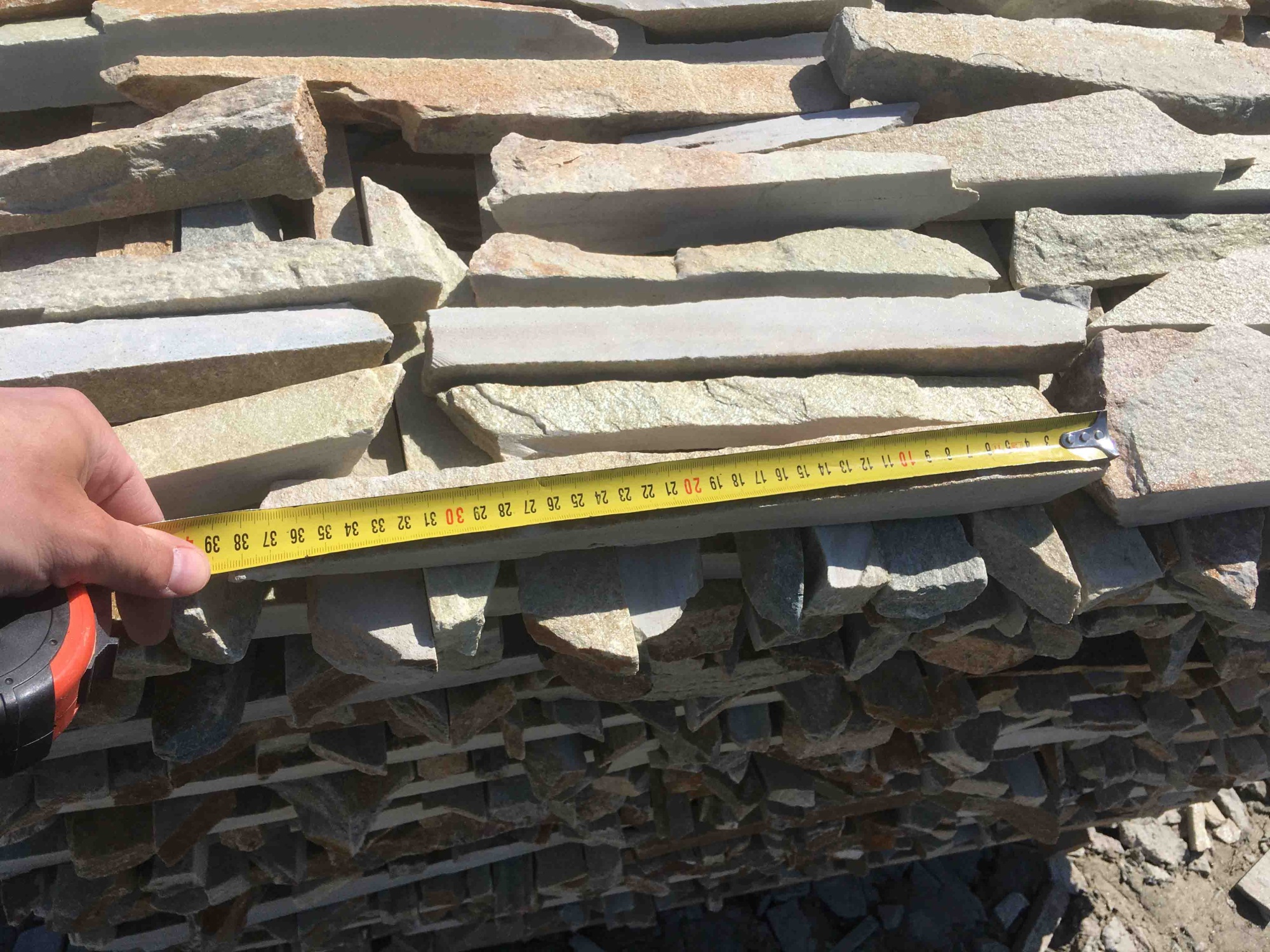 Горбушка златолит золотистый для облицовки купить в Новокузнецке