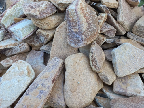 Златолит жёлтый, жёлто-зелёный глыбки и валуны для ланшафтного дизайна купить в Новокузнецке