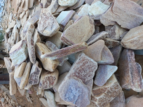 Златолит жёлтый, жёлто-зелёный глыбки и валуны для ланшафтного дизайна купить в Новокузнецке