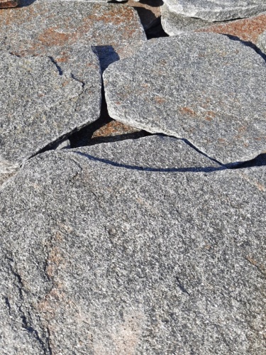 Златолит серебристый галтованный для лестниц купить в Новокузнецке