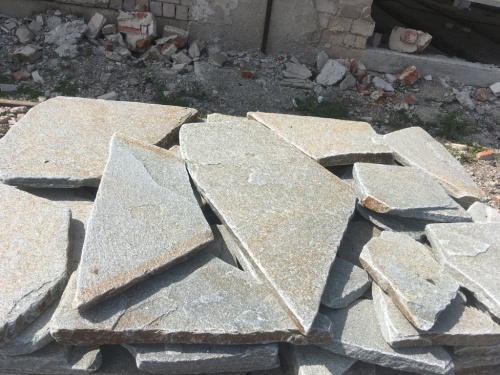 Златолит серебристый галтованный для лестниц купить в Новокузнецке